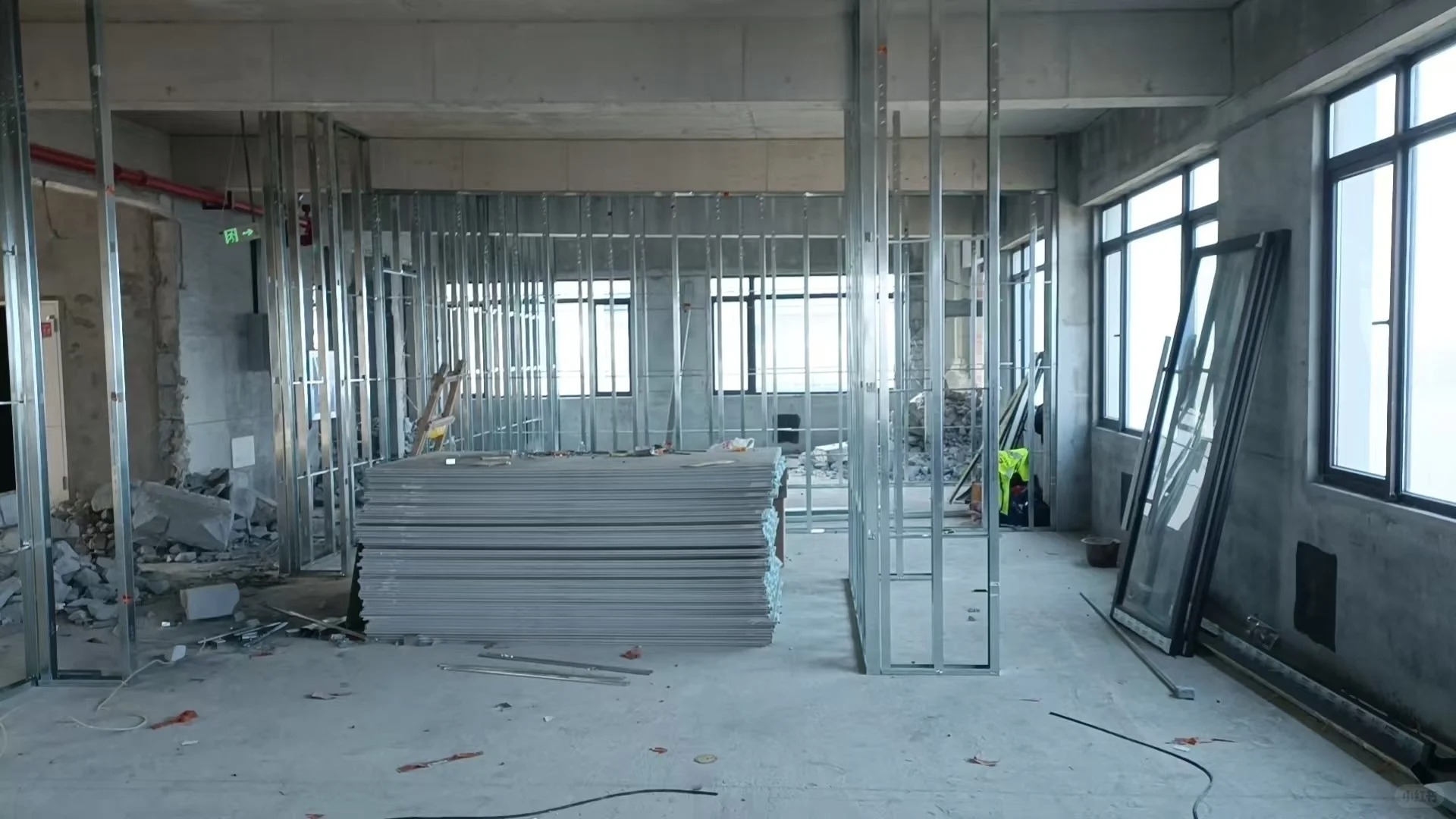 湖北广兴通信科技有限公司武汉分公司办公室装修开工!(图6) 6.jpg